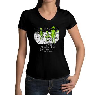 Aliens Do Not Believe In You Either Funny UFO Hunter Space Men Women Women V-Neck T-Shirt - Seseable