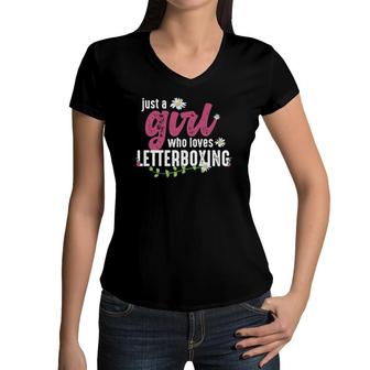 Just A Girl Who Loves Letterboxing - Letterboxer Women V-Neck T-Shirt | Mazezy