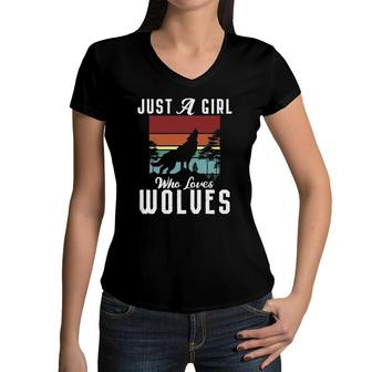 Just A Girl Who Loves Wolves Gift Animal Lover Vintage Women V-Neck T-Shirt | Mazezy