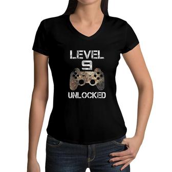 Level 9 Unlocked Boys 9th Birthday 9 Year Old Gamer Gift Women V-Neck T-Shirt - Seseable