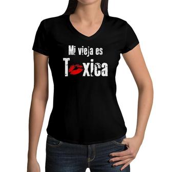 Mi Vieja Es Toxica Funny Spanish For Boyfriend Or Husband Women V-Neck T-Shirt | Mazezy