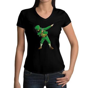 St Patricks Day Dabbing Leprechaun Boys Kids Men Gifts Dab Women V-Neck T-Shirt | Mazezy