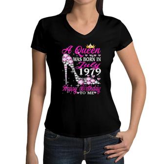 Womens Queen Was Born In July 1979 40Th Birthday Gift Girl Women V-Neck T-Shirt | Mazezy