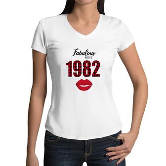 Fabulous Since 1982 Black Red Plaid Lips Happy 40Th Birthday Women V-Neck T-Shirt - Seseable