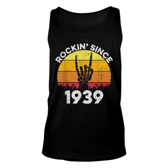 Rockin Seit 1939 82 Jahre Alt 82 Geburtstag Rock And Roll Unisex Tank Top | Mazezy
