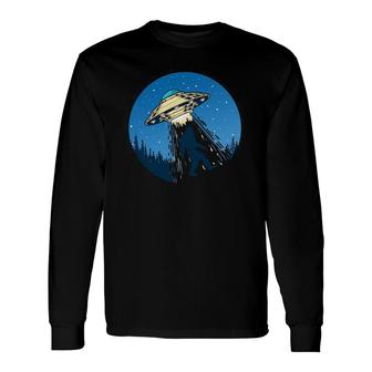 Bigfoot Snatch Vintage Distressed Ufo Flying Saucer Long Sleeve T-Shirt T-Shirt | Mazezy