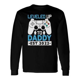I Leveled Up To Daddy Est 2022 Soon To Be Dad 2022 Ver2 Long Sleeve T-Shirt T-Shirt | Mazezy DE
