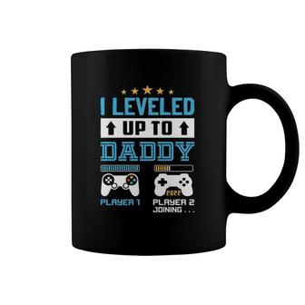 I Leveled Up To Daddy 2022 Funny Soon To Be Daddy Coffee Mug | Mazezy