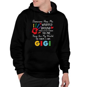 Someone Has Me Wrapped Arround Their Little Finger To Me Gigi Grandma Colors Hand Hoodie | Mazezy