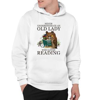 Never Underestimate An Old Lady Who Loves Reading Book Owl Hoodie | Mazezy