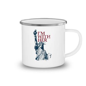 I'm With Her Statue Of Lady Liberty Patriotic 4Th Of July Camping Mug | Mazezy