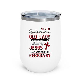Never Underestimate An Old Lady Was Born In February Wine Tumbler | Mazezy DE