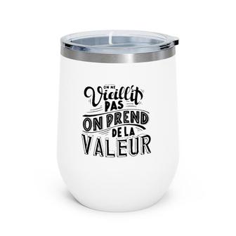 On Me Vieillit Pas On Prend De La Valeur French Quotes Wine Tumbler | Mazezy