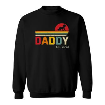 Dad Est 2022 First Time Father New Dad Expecting Daddy 2022 Ver2 Sweatshirt | Mazezy