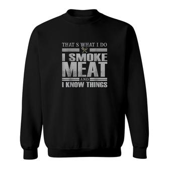 That's What I Do I Smoke Meat And I Know Things Bbq Grill Sweatshirt - Thegiftio UK