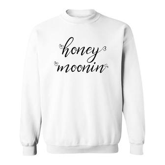 Honeymoonin Couples Just Married Vacation Honeymoon Sweatshirt | Mazezy