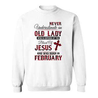 Never Underestimate An Old Lady Was Born In February Sweatshirt | Mazezy
