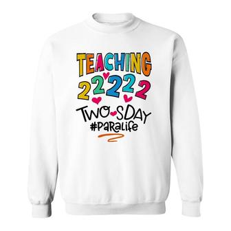 Para Life Teaching On Twosday 2022 22222 Women 2'S Day Sweatshirt | Mazezy