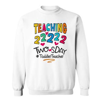 Toddler Teacher Teaching On Twosday 2022 22222 Women 2S Day Sweatshirt | Mazezy