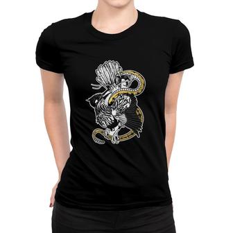 Road Runner Vs Rattlesnake Fight Women T-shirt | Mazezy