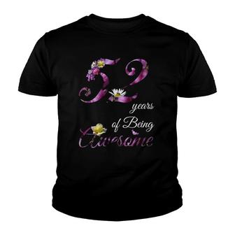 52 Years Old Awesome Floral 1970 52Nd Birthday Gift Youth T-shirt | Mazezy