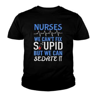 Funny Rn Gift For Nurses Cant Fix Stupid But Sedate Youth T-shirt | Mazezy