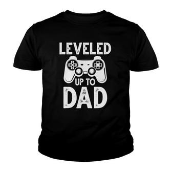 Leveled Up To Dad Video Game Funny New Dad Gaming Youth T-shirt | Mazezy