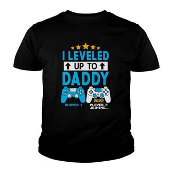 Mens I Leveled Up To Daddy 2022 Gamer Funny Soon To Be Dad 2022 Ver2 Youth T-shirt | Mazezy