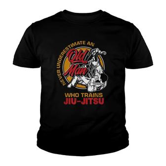 Never Underestimate An Old Man Who Trains Jiu Jitsu Youth T-shirt | Mazezy DE
