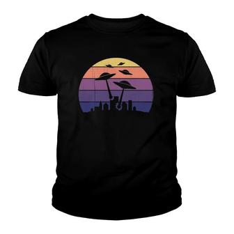 Retro Sunset Ufo - Cool Vintage Alien Sci Fi Flying Saucers Youth T-shirt | Mazezy