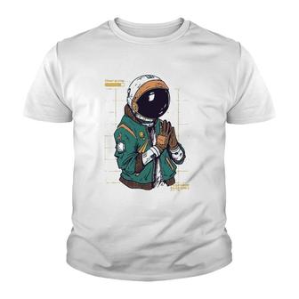 Astronaut Space Travel Retro Aesthetic Streetwear Youth T-shirt | Mazezy