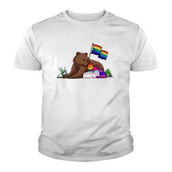 Bear Mom Free Hug Lgbt Gay Transgender Pride Accepting Youth T-shirt | Mazezy