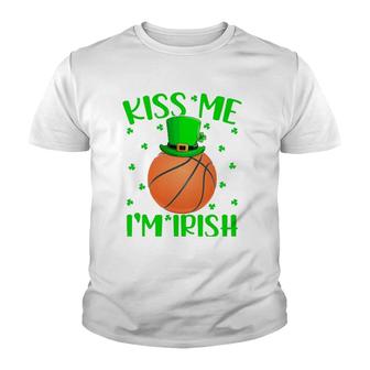 Kiss Me I'm Irish Leprechaun Hat Basketball St Patrick's Day Youth T-shirt | Mazezy