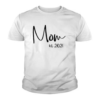 Mom Est 2021 New Mommy Announcement Mother's Day Graphic Youth T-shirt | Mazezy