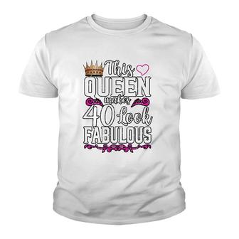 Womens Funny This Queen Makes 40 Look Fabulous Birthday Celebration Youth T-shirt | Mazezy