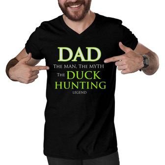 Duck Hunting Gift Top For Dads Men And Grandpa That Hunt Men V-Neck Tshirt | Mazezy