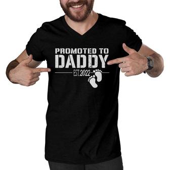 Mens Promoted To Daddy 2022 Funny Gift For New Dad First Time Dad Men V-Neck Tshirt | Mazezy