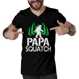 Papa Squatch Gifts For Dad Bigfoot Sasquatch Men V-Neck Tshirt | Mazezy