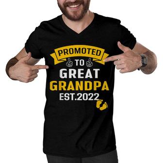 Promoted To Great Grandpa Est 2022 Pregnancy Announcement Men V-Neck Tshirt | Mazezy