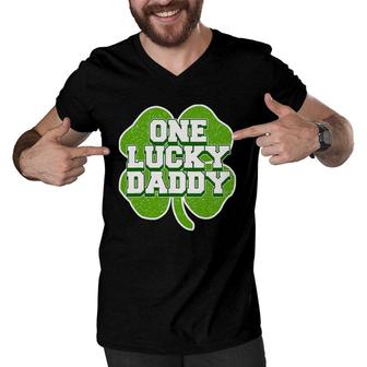 St Patrick's Day Design For Father One Lucky Daddy Men V-Neck Tshirt | Mazezy