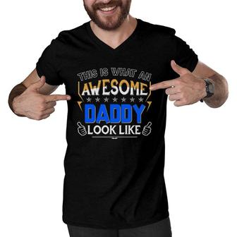 This Is What An Awesome Daddy Dad Father Looks Like Thumbs Up For Father's Day Men V-Neck Tshirt | Mazezy
