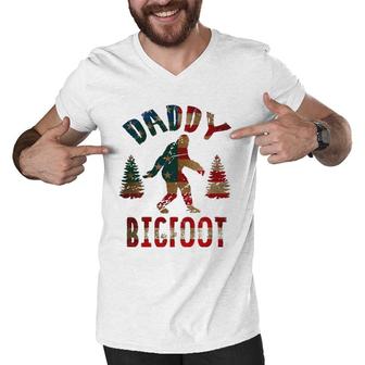 4Th Of July Father's Day Funny Dad Gift - Daddy Bigfoot Men V-Neck Tshirt | Mazezy