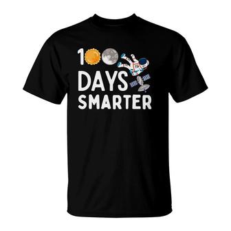 100 Days Smarter Happy 100Th Day Of School Moon Astronaut T-Shirt | Mazezy