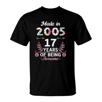 17 Years Old Gifts 17Th Birthday Born In 2005 Women Girls T-Shirt | Mazezy