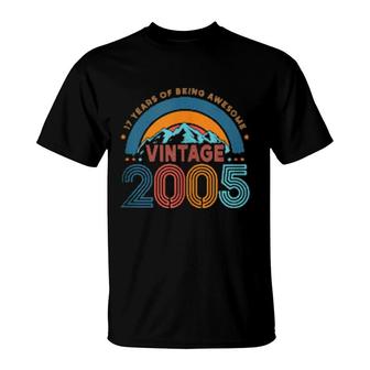 17 Years Old Retro 80S Style 17Th Birthday Born In 2005 T-Shirt | Mazezy