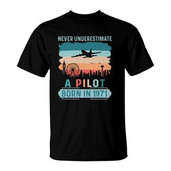 50Th Birthday Pilot Born 1971 Never Underestimate Vintage Gift Airplane Dad Ver1 T-Shirt | Mazezy