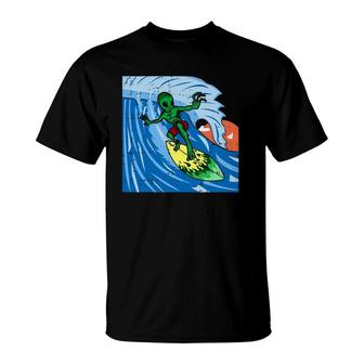 Alien Surfing Ocean Wave Surfboard Cool Vacation Surfer Gift T-Shirt | Mazezy