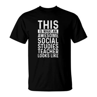 This Is What An Awesome Social Studies Teacher Looks T-shirt - Thegiftio UK