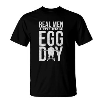 Bbq Kamado Grill Grillmaster Real Men Never Skip Egg Day T-Shirt | Mazezy