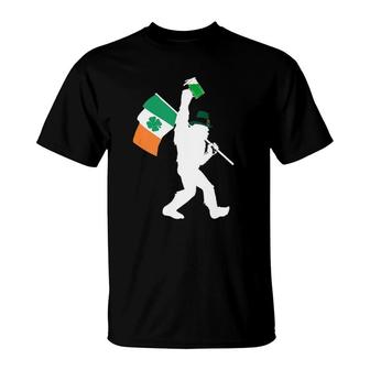 Irish Bigfoot St Patrick's Day Green Beer For Beer Drinking T-Shirt | Mazezy